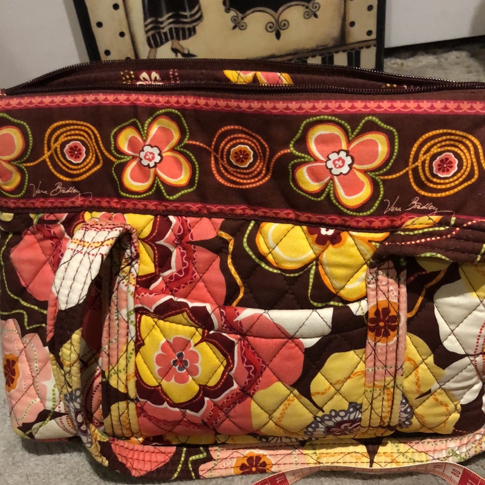 Vera Bradley, small tote/hand bag with zipper closing, and multiple pockets. - Picture 8 of 8